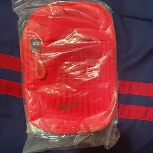 NIKE MENS CROSS BODY RED